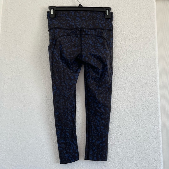 Lululemon Fast and Free Crop Wild Thing Camo Larkspur Multi - Picture 4 of 6